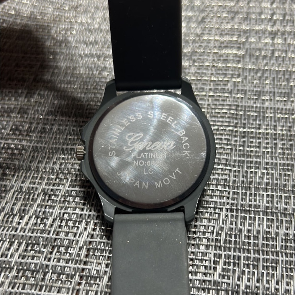 Watch - Picture 3 of 3